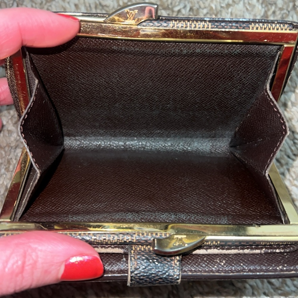 Authentic Louis Vuitton Damier Ebene Kisslock Wallet - Picture 4 of 16
